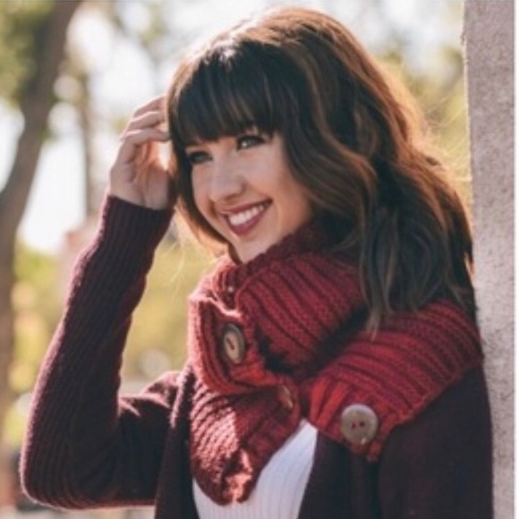 ✨SALE!✨5⭐️NEW! CHIC KNIT INFINITY BUTTON SCARF - Picture 4 of 7